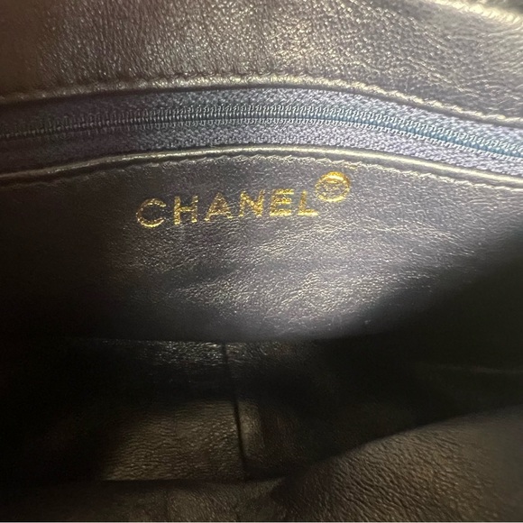 CHANEL CC Lambskin Leather Camera Crossbody 1992 Bag (Authentic Pre-Owned) Navy - Picture 11 of 16